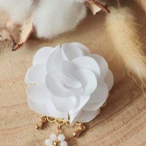 Broche fleur tissu et ses breloques