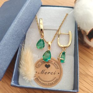 Box boucles d'oreilles et collier assortis