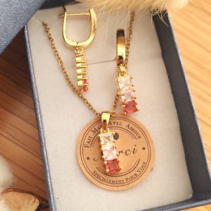 Box boucles d'oreilles et collier assortis