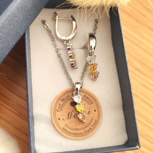 Box boucles d'oreilles et collier assortis
