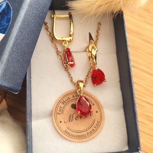 Box boucles d'oreilles et collier assortis