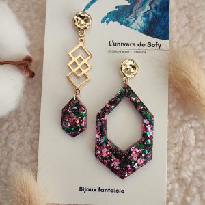 Boucles d'oreilles asymétriques en résine