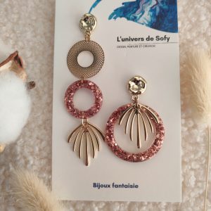 Boucles d'oreilles asymétriques en résine