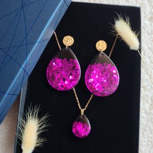 Box boucles d'oreilles et collier en résine