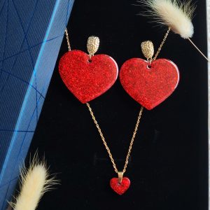 Box boucles d'oreilles et collier en résine