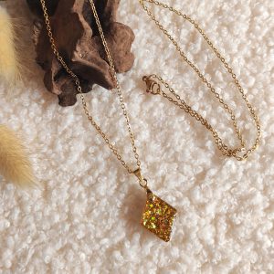 Collier pendentif en résine