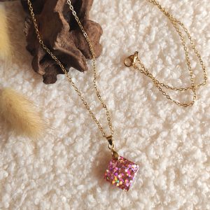 Collier pendentif en résine