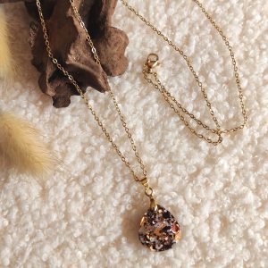 Collier pendentif en résine