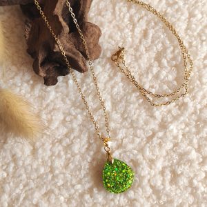 Collier pendentif en résine