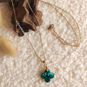 Collier pendentif en résine