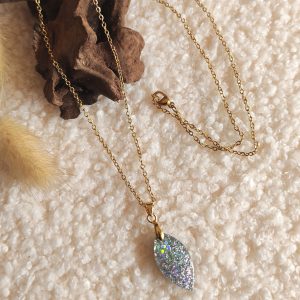 Collier pendentif en résine